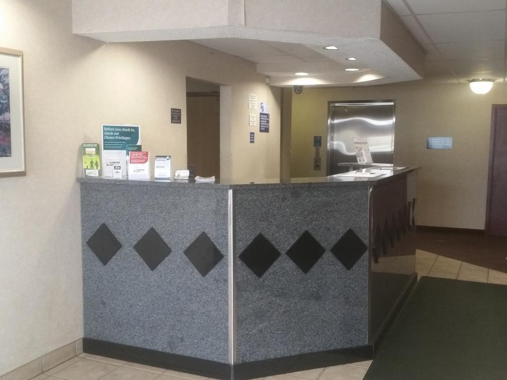 Hotel Quality Grove - Columbus South 3*