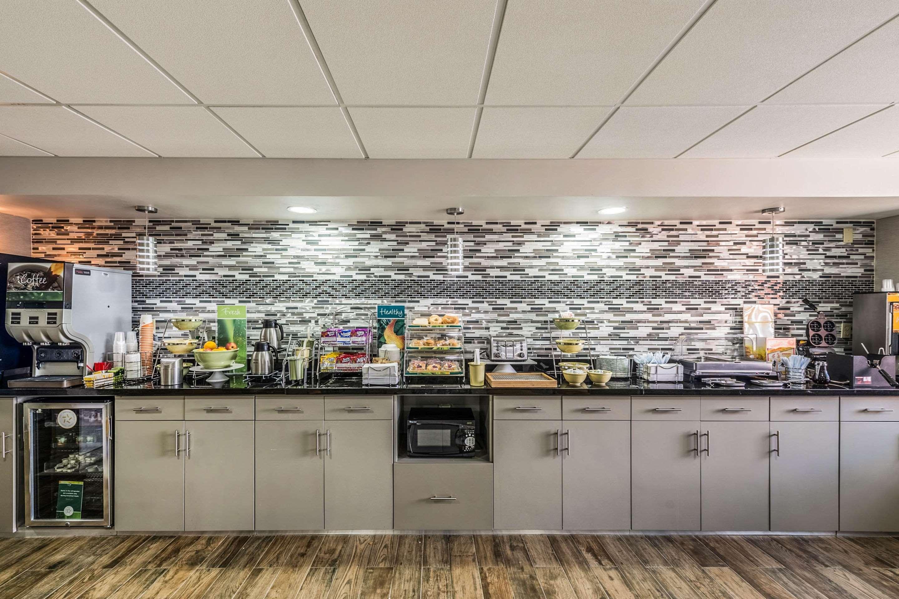 Hotel Quality Grove - Columbus South 3*