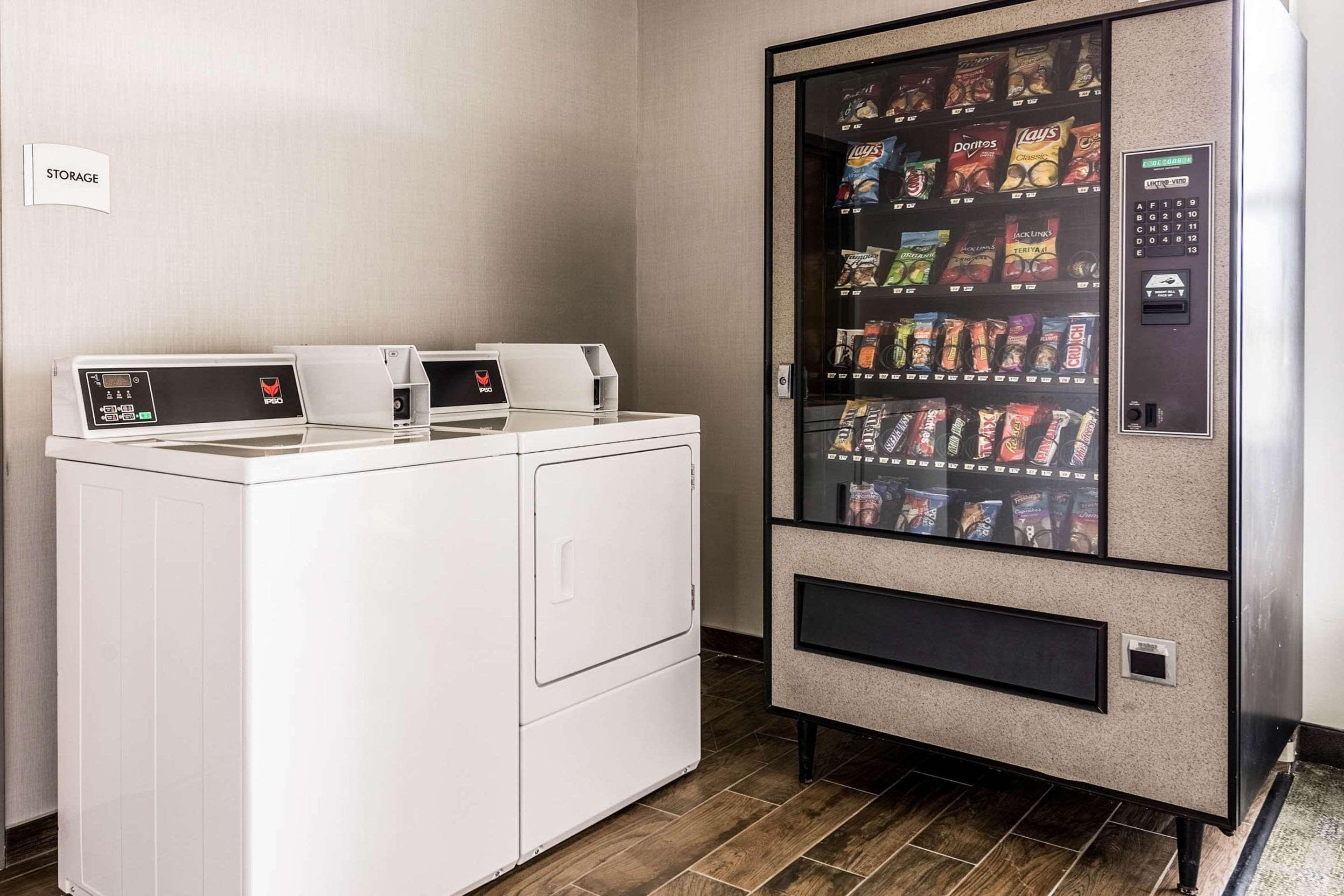 Hotel Quality Grove - Columbus South 3*