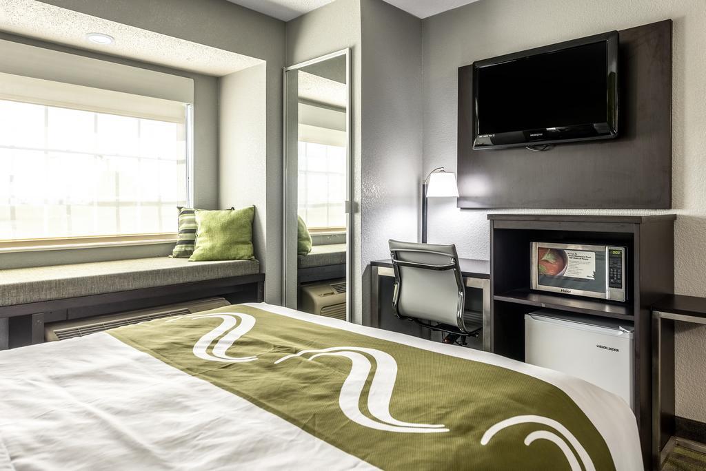 Hotel Quality Grove - Columbus South 3*